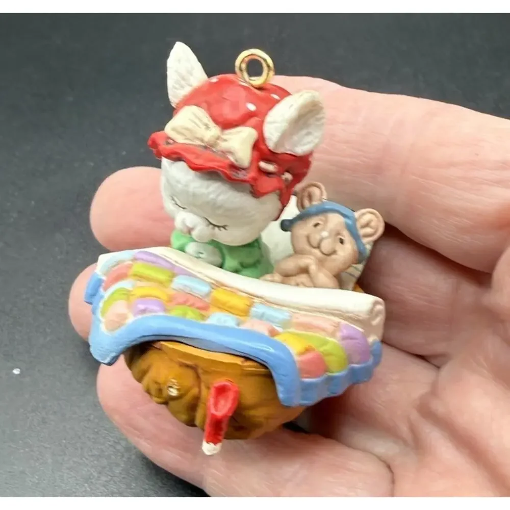 Carlton Cards Heirloom 1990 Visions of Sugar Plums Mouse Ornament No Box -LO17